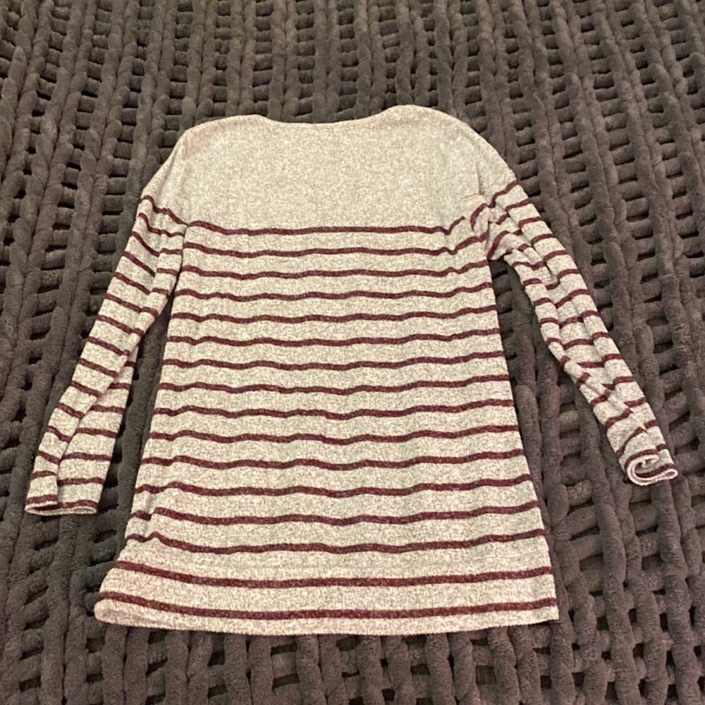 NWT woman’s Market & Spruce soft brushed top - Picture 4 of 4